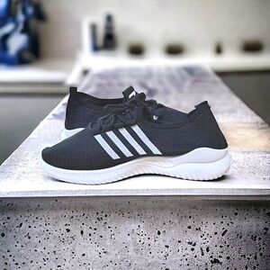 Men’s Size 10 Soft Shell Pull-On Running Shoes Sneakers NWOT